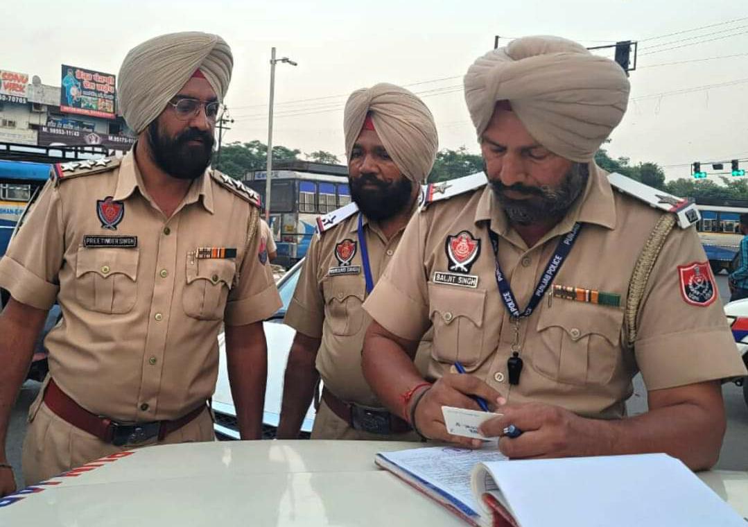 Police Fines 300 Drivers for Jumping Red Light in Patiala