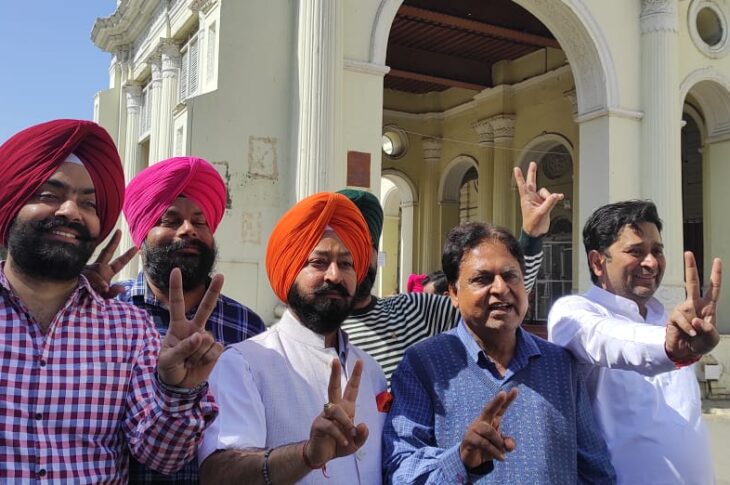 Ajitpal Singh Kohli Patiala Rural making a victory sign