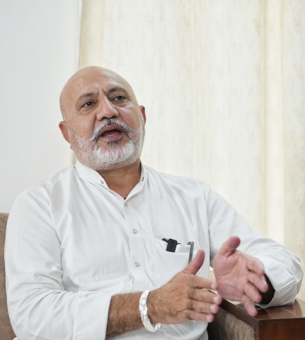 Punjab News: BJP's Union Minister Ravneet Bittu openly abusing Punjab Police officers & threatening woman SSP is condemnable and shameful: Baltej Pannu