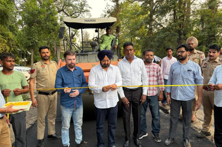 Patiala News: ਵਿਧਾਇਕ ਅਜੀਤਪਾਲ ਕੋਹਲੀ ਵੱਲੋਂ 20 ਨੰਬਰ ਫਾਟਕ ਕੋਲ ਡੇਢ ਕਰੋੜ ਦੀ ਲਾਗਤ ਵਾਲੀ ਸੜਕ ਦਾ ਉਦਘਾਟਨ