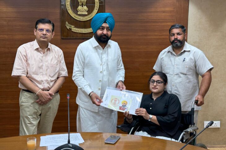 Punjab News: REVENUE MINISTER HARDEEP SINGH MUNDIAN HANDS OVER APPOINTMENT LETTERS TO 33 PATWARIS  