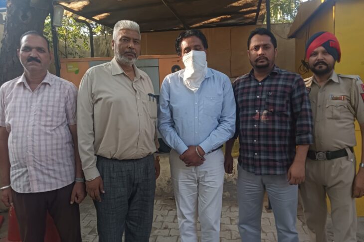 Punjab News: Vigilance Bureau nabs Private Person red handed accepting bribe of Rs 5,000/-