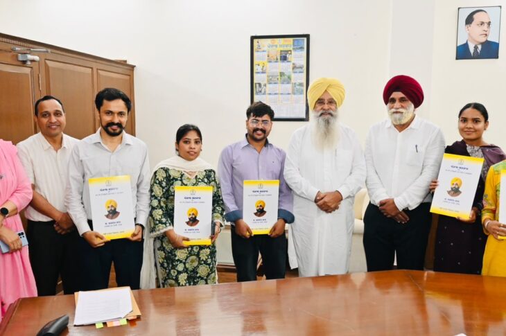 Punjab News:GURMEET SINGH KHUDIAN HANDS OVER JOB LETTERS TO 5 RECRUITS IN FISHERIES DEPT