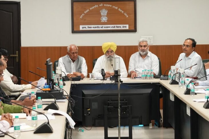 Punjab News:PUNJAB PUSHES FOR 12 LMT MONTHLY FOODGRAIN MOVEMENT TO CREATE SPACE FOR UPCOMING PROCUREMENT  