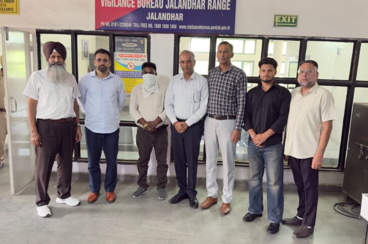 Punjab News:Vigilance Bureau nabs Senior Assistant red handed accepting bribe of Rs. 5,000/-