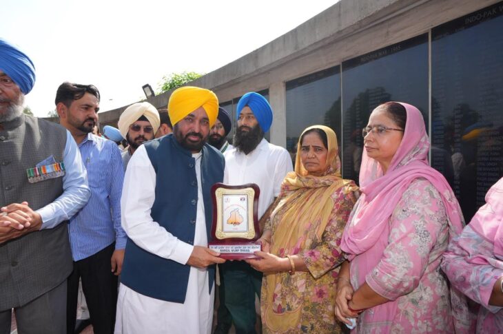 Punjab News:CM Bhagwant Singh Mann Pays Tributes to Kargil War Heroes, Says Their Supreme Sacrifice Will Continue to Inspire Generations