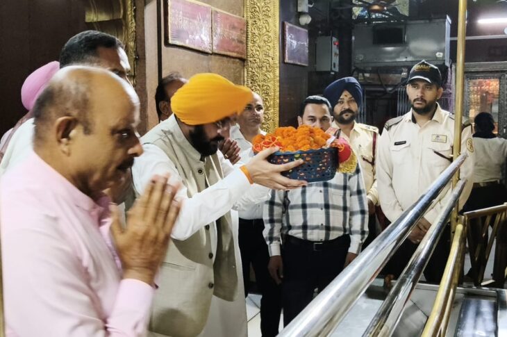 Patiala News:Cabinet Minister Tarunpreet Singh Sond Pays Obeisance at the Renowned Mata Shri Kali Devi Temple