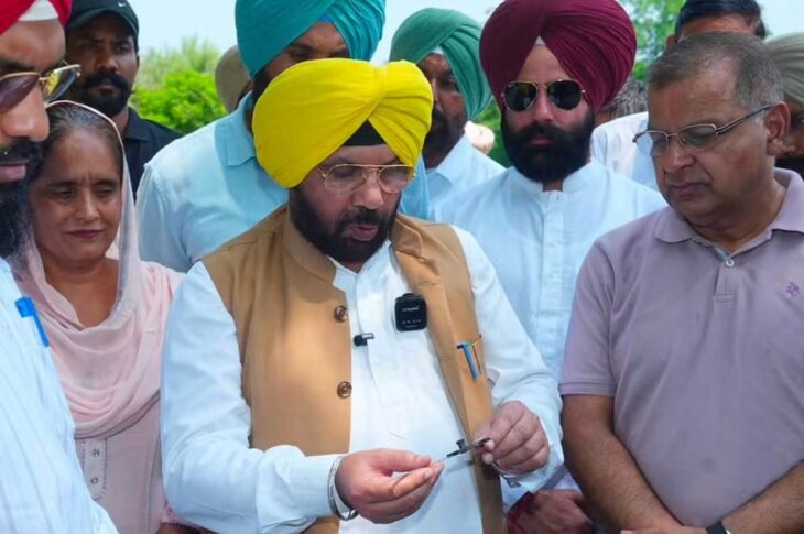 Punjab News:I Invited Harsimrat Kaur Badal And Bikram Majithia To Check Road Quality, But They Ran Away: Harbhajan Singh ETO