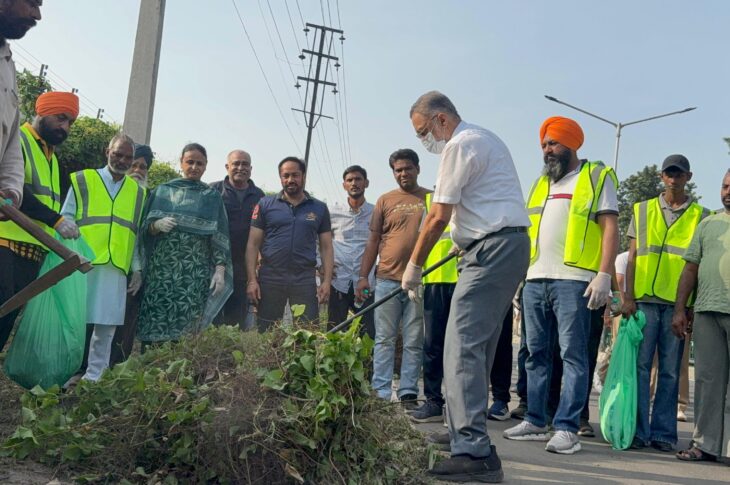 Patiala News:Health Minister Dr. Balbir Singh launched the second phase of 'Mission Clean Punjab' in Patiala by personally sweeping Jail Road.