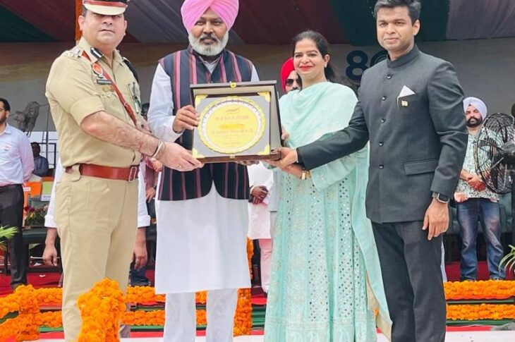 BOX* A march past was held under the command of Parade Commander Harshpreet Singh, PPS, featuring contingents from Punjab Police, Punjab Home Guards, NCC Scouts, and other units. Government school students presented a Mass PT drill, followed by patriotic cultural performances by students from various schools. Finance Minister Harpal Singh Cheema felicitated freedom fighter families, police personnel, and parade participants, along with outstanding achievers in diverse fields. He distributed tricycles to persons with disabilities and sewing machines to women from underprivileged backgrounds. On behalf of the District Administration Ludhiana, Deputy Commissioner Himanshu Jain and Commissioner of Police Swapan Sharma formally honored Cabinet Minister Harpal Singh Cheema at the event.