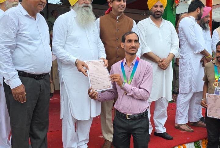 Patiala News:Honoring the best performing supervisors and BLOs in SIR on the occasion of Independence Day