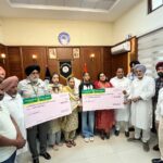 Patiala News:Baltej Singh Pannu, Chairman Juneja and MD Rana shared their grief with the heirs of the deceased PRTC conductor and handed over a cheque of Rs. 65.50 lakhs.