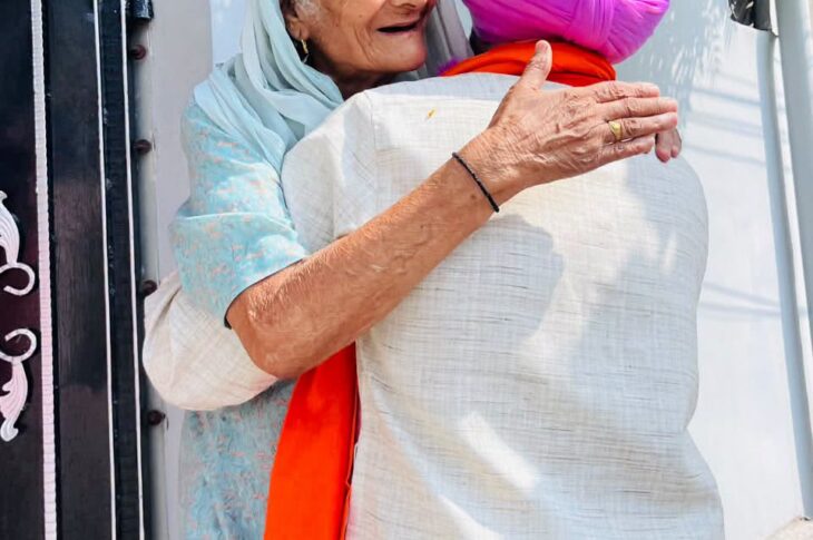 Punjab News:AAP MLAs Take ‘Mann De Munaffe’ Campaign Door-to-Door, Present 'Guarantee Plus' Report Card to Punjab