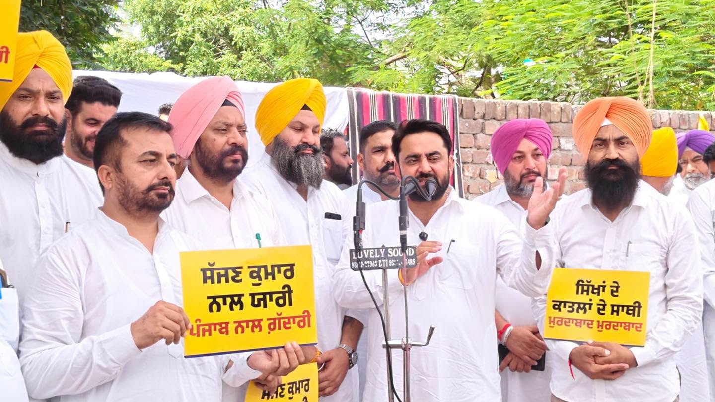 Punjab News:AAP Protests Across Punjab Against BJP Over Its Leaders Paying Tribute to 1984 Anti-Sikh Riots Convict Sajjan Kumar