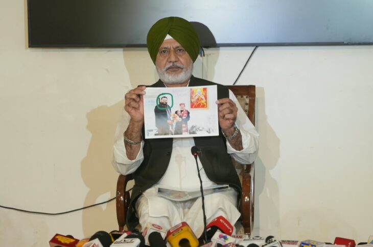 Punjab News:AAP hits back at Akalis, Baltej Pannu shows pictures of Amardeep Grewal with senior BJP leaders and Gurmeet Chahal with Akalis