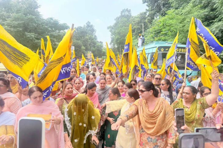 Punjab News:AAP Women’s Wing Holds Massive Protest In Samrala Over Assault Of Elderly Dalit Woman at Akali Dal Office