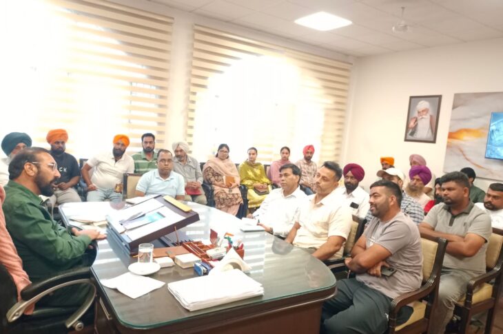 Patiala News:SDM Patiala holds meeting with baler owners before paddy harvest