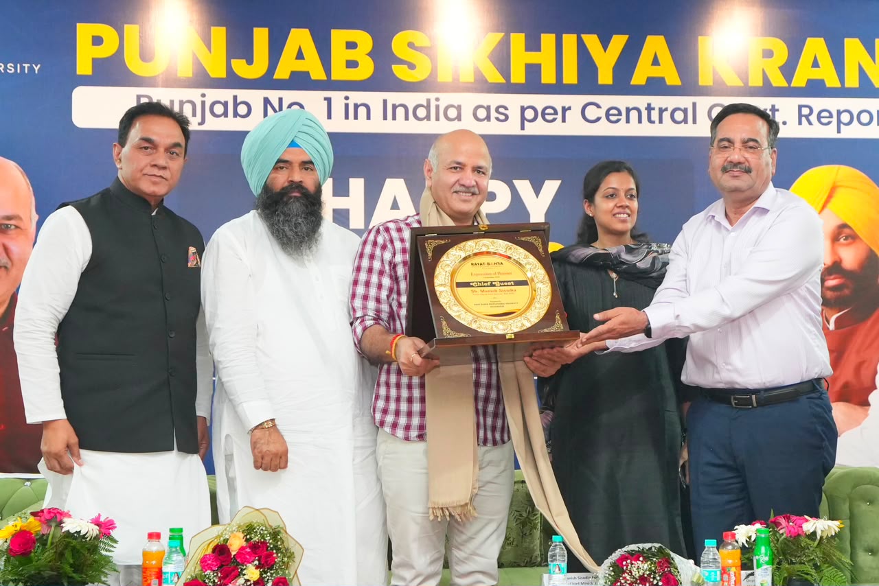 Punjab News:Manish Sisodia Interacts With Over 200 Govt School Teachers in Hoshiarpur on Teachers’ Day, Hails Their Role in Punjab’s ‘Shikhya Kranti’