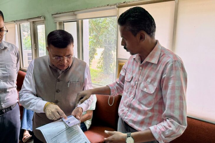 Patiala News:Roll Observer and Divisional Commissioner Vinay Bublani reviewed the special SIR camps set up at polling stations