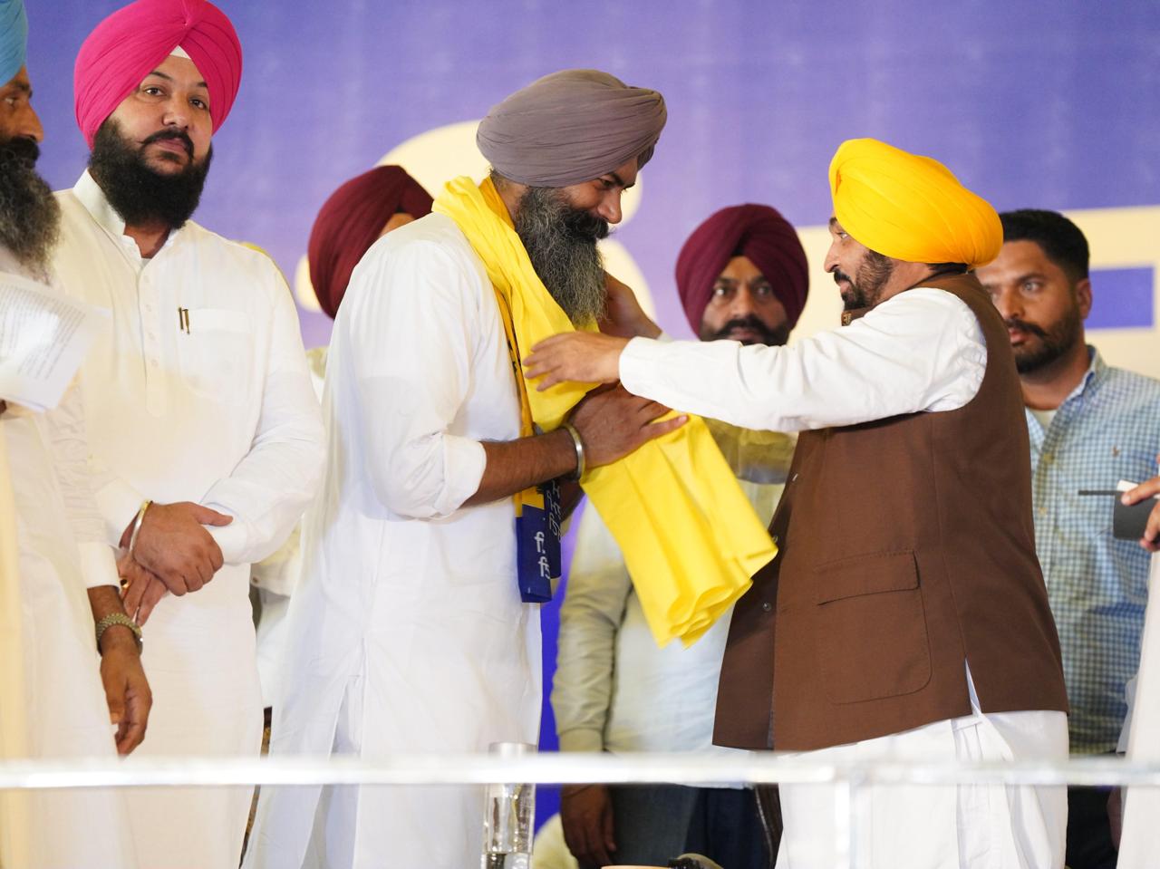 Punjab News:Gurpreet Singh Sekhon Joins AAP With Thousands Of Supporters