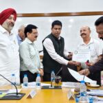 Patiala News:Food Commission Punjab honours Patiala Depot Holder Manmohan Arora with 'Best Award'
