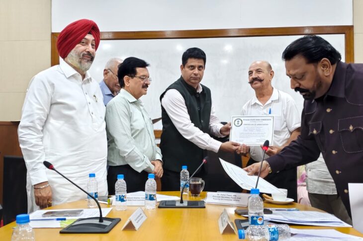Patiala News:Food Commission Punjab honours Patiala Depot Holder Manmohan Arora with 'Best Award'