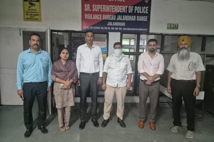 Punjab News:Vigilance Bureau nabs Mahesh Kumar Help Desk, Sewa Kendra, Nurmahal red handed accepting bribe of Rs 7,000/-