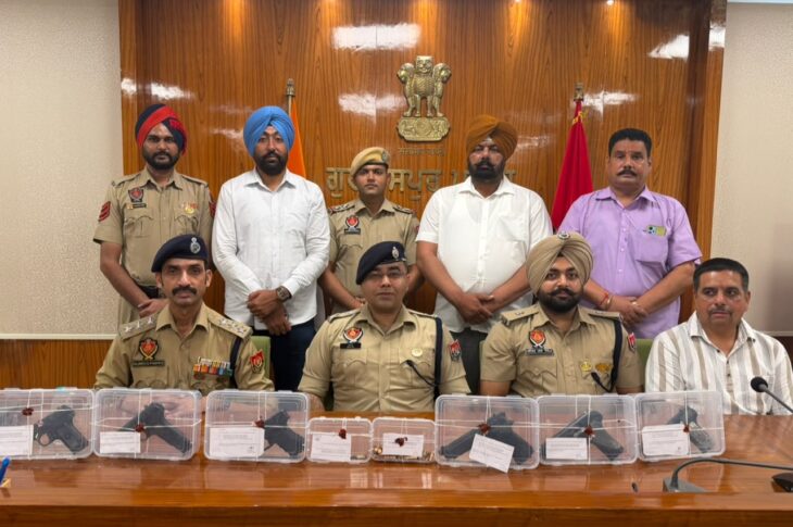Punjab News:GANGSTER BURI BASANTKOTIA AMONG FIVE HELD AFTER HOT CHASE IN GURDASPUR; SIX PISTOLS RECOVERED
