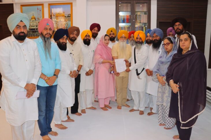 Punjab News:AAP Delegation Meets Jathedar of Sri Akal Takht Sahib, Seeks Strict Action Against Amit Shah Over Police Entry Into Gurdwara Sri Bangla Sahib