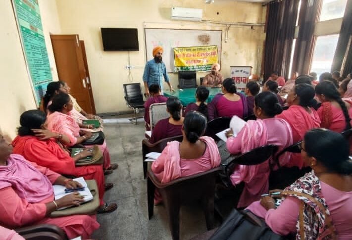 Patiala News:Awareness camp for ASHA workers on stubble management was organized in village Bhadson.