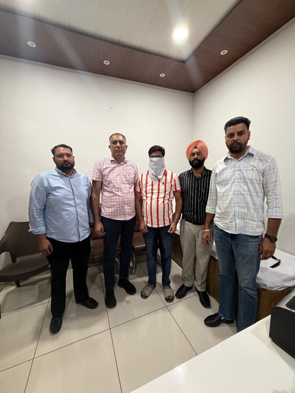 Punjab News:Vigilance Bureau nabs Patwari red handed accepting bribe of Rs 30,000/-