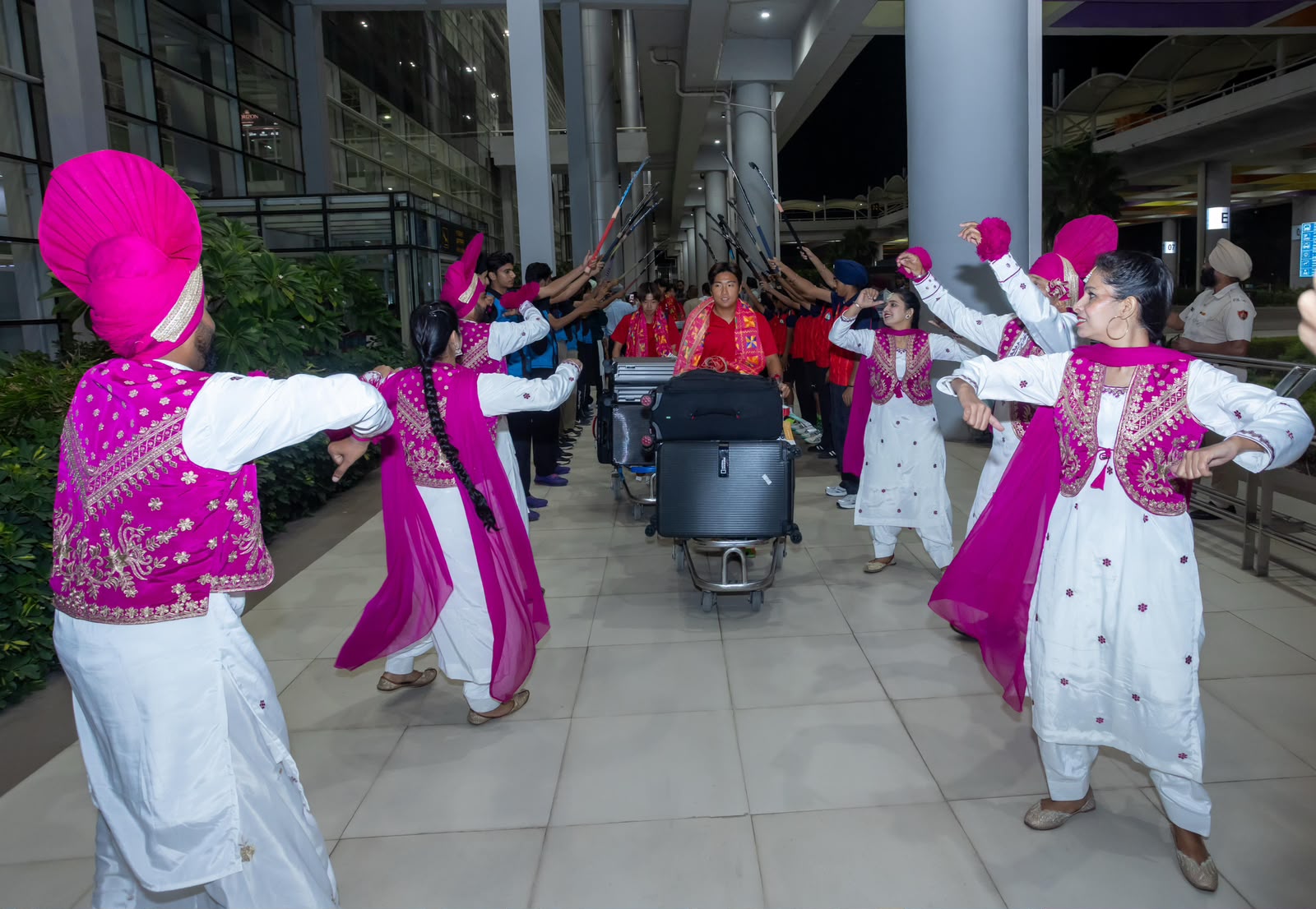 Punjab News:South Korean Men's Hockey team receives Hearty & Rousing Punjabi Welcome at Mohali Airport with Dhol, Bhangra & Phulkaris