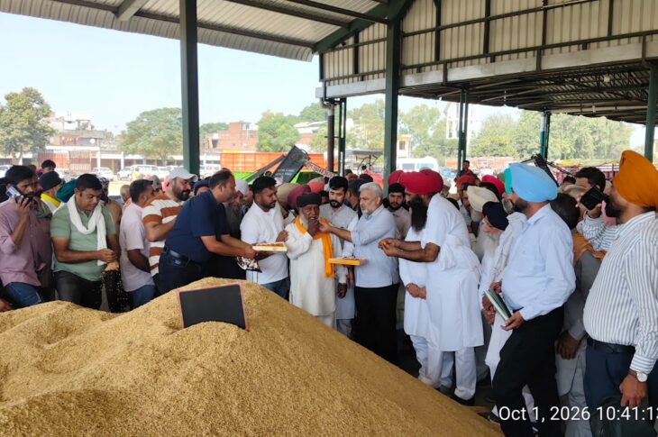 Punjab News:Food, Civil Supplies and Consumer Affairs Minister Lal Chand Kataruchak initiates paddy procurement from Batala Grain Market
