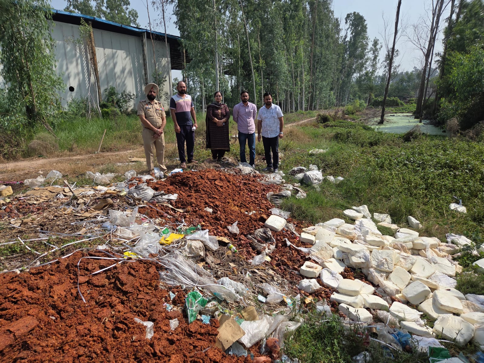 Patiala News:At 5 am, the Food Safety Team took 3 samples of milk products at Naka.