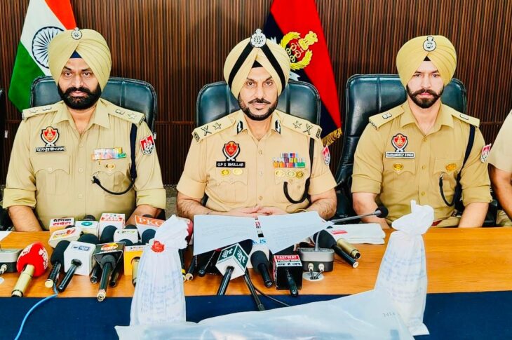 Punjab News:CROSS-BORDER ARMS & EXPLOSIVES SUPPLY NETWORK BUSTED IN AMRITSAR; ONE HELD WITH AK-47 RIFLE, TWO HAND GRENADES