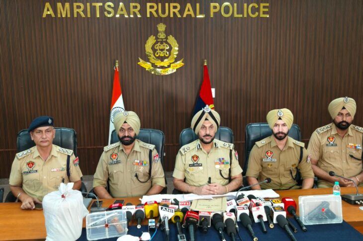 Punjab News:THREE JUVENILES AMONG SEVEN HELD WITH HAND GRENADE, 2 PISTOLS AND 3.4KG HEROIN IN AMRITSAR