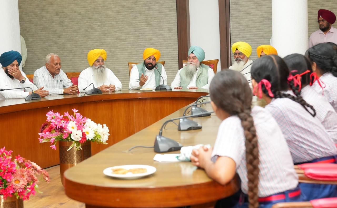 Punjab News:Punjab Vidhan Sabha Opens Its Doors to Students; CM Bhagwant Singh Mann Encourages Them to Dream Big
