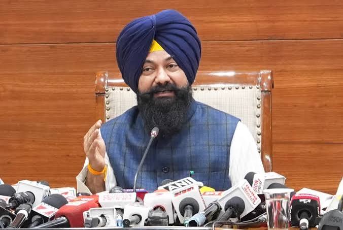 Punjab News:Dalit Congress Leader Assaulted Inside Congress Bhawan, Charanjit Singh Channi Must Answer Whether He Stands With Dalit Or His Close Aide: Jasvir Singh Garhi